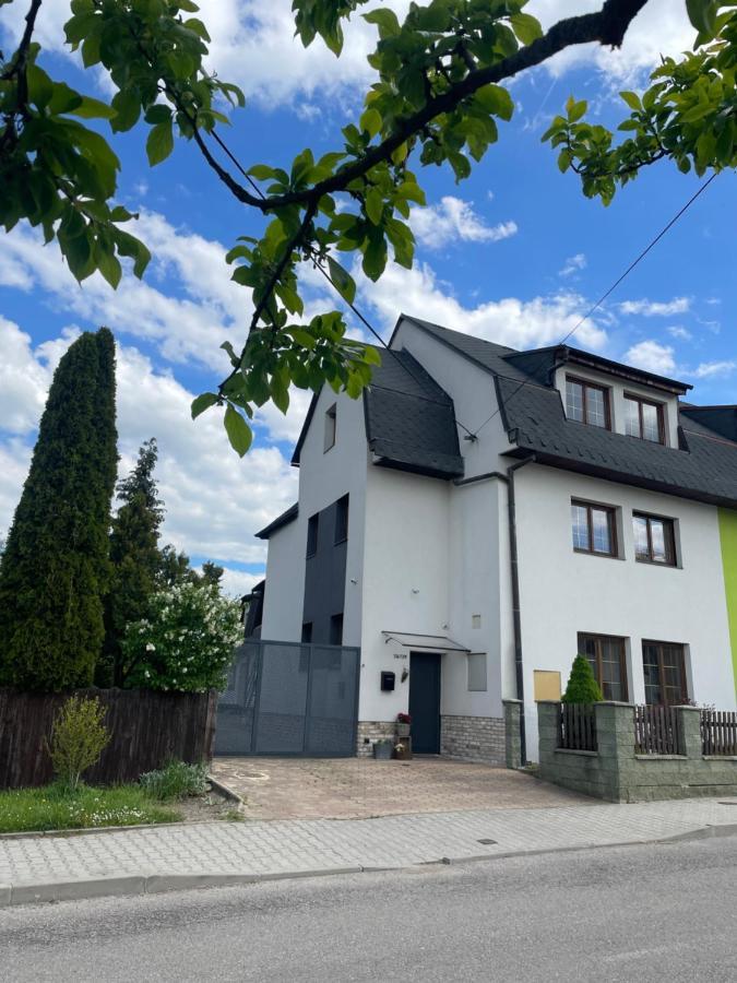 Apartment Dubnica-Prejta 2 Dubnica nad Váhom Exterior foto
